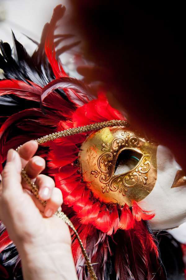 https://www.veneziamaschere.com/wp-content/uploads/2019/12/venetian-mask-laboratory-venice-venezia-maschere-by-la-gioia-6.jpg